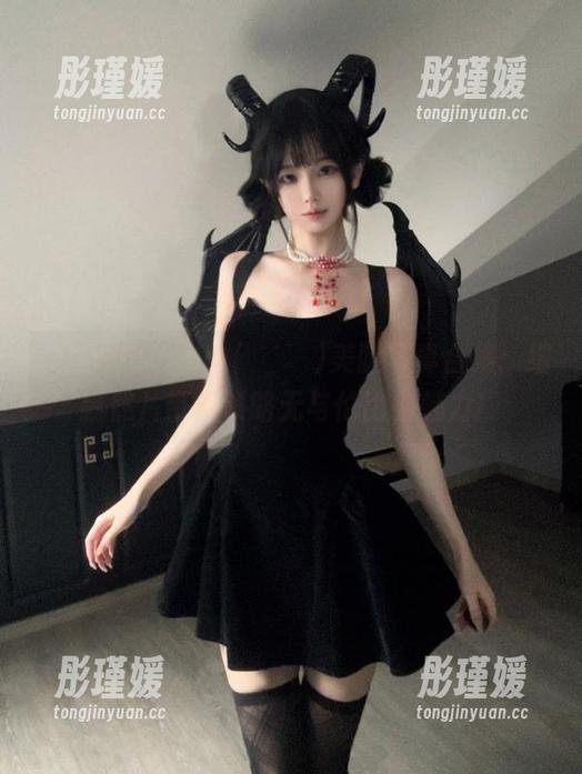 梦幻Hyoyeon (김효연)美腿写真合集：细腻照片带你领略无与伦比的魅力！